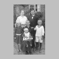021-0006 Familie Arnold Berger mit Grossmutter Johanna am 22.09.1934.jpg